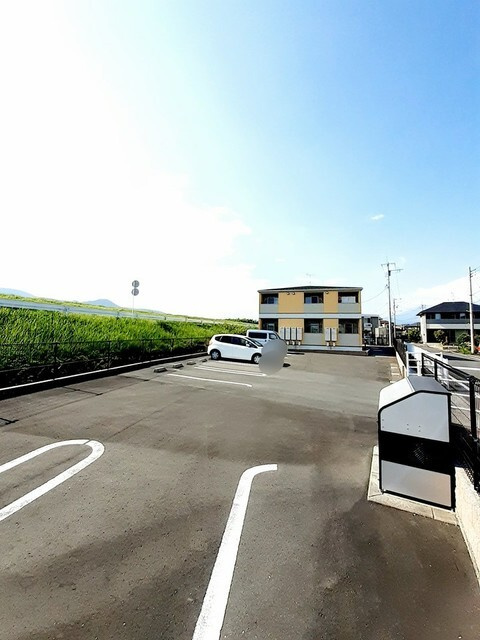 エルセレーノ宮下の駐車場