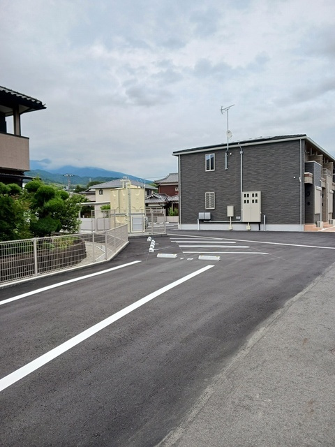 ベル　リュミエールの駐車場