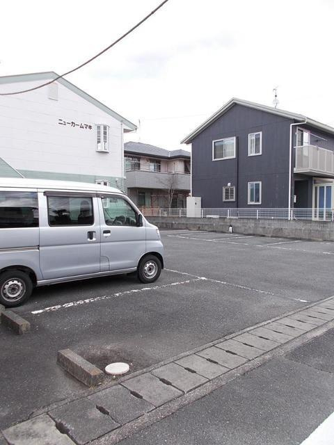 ニューカームマキの駐車場