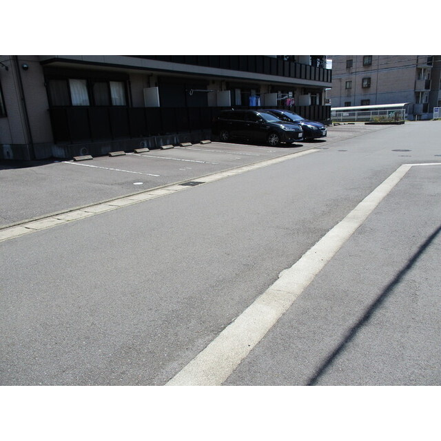 花花五番館の駐車場