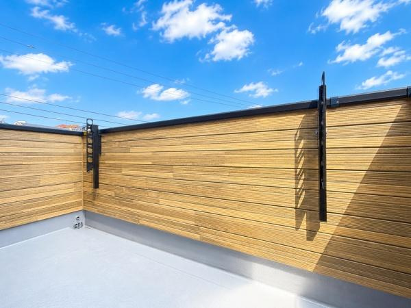 横浜市西区元久保町の新築一戸建のバルコニー|陽当り良好のバルコニー！
風通しもよく気持ちいいです