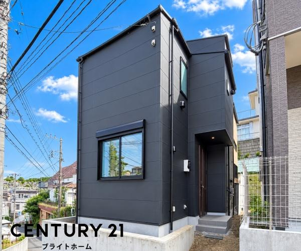 横浜市西区元久保町の新築一戸建の外観|堂々と完成しました！いつでもご案内可能です！
お車でご自宅まで送迎承ります。