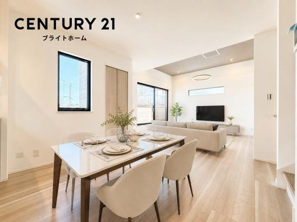 横浜市西区元久保町の新築一戸建の居間・リビング|自慢したくなるリビング！
形も良く家具の配置にも困りません。
※家具等はＣＧでの参考レイアウトです。