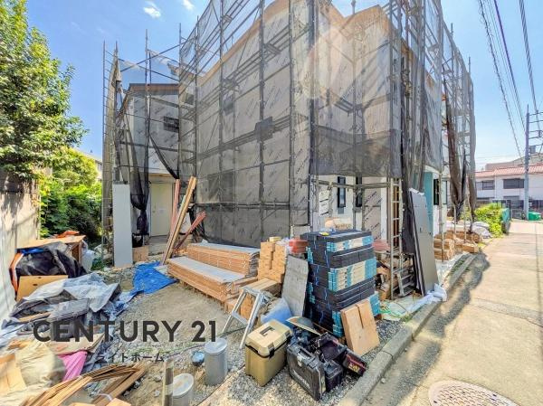 横浜市磯子区栗木１丁目の新築一戸建の前面道路含む現地写真|陽当りの良さが伝わります。
是非一度、現地へ起こしください。

