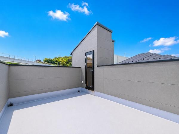 横浜市港南区日野中央２丁目の新築一戸建のバルコニー|陽当り良好のバルコニー！
風通しもよく気持ちいいです