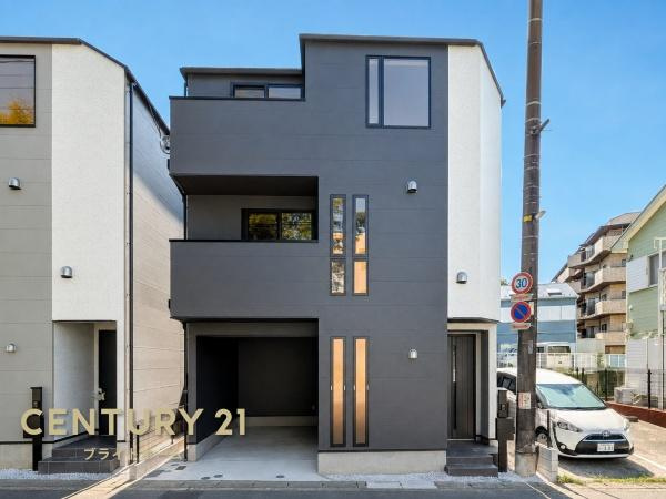 横浜市港南区日野中央２丁目の新築一戸建の外観|堂々と完成しました！いつでもご案内可能です！
お車でご自宅まで送迎承ります。
