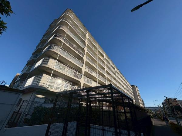 【外観】 | 【29日(土)・30日(日)見学可】日商岩井草加マンション | 陽当たり良好な明るい外観♪