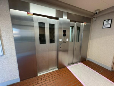 【エントランス】 | 【29日(土)・30日(日)見学可】日商岩井草加マンション | エレベーター2基完備で忙しい朝の時間帯もスムーズにご利用できます♪