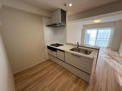 【キッチン】 | 【29日(土)・30日(日)見学可】日商岩井草加マンション | 女性に人気のカウンターキッチン♪TVやお子様の様子を見ながらお料理が可能です♪