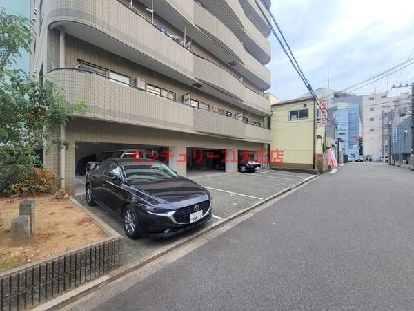 DELLE・DEMEUREの駐車場