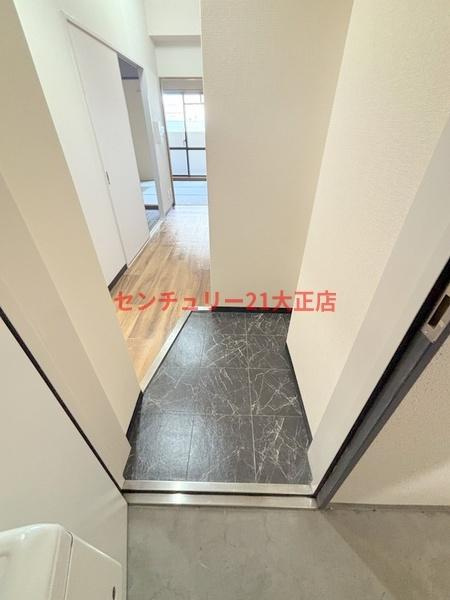 シャトー弁天弐番館の玄関