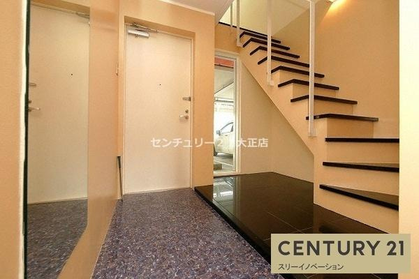 U residence 弁天町　(是空弁天)の玄関