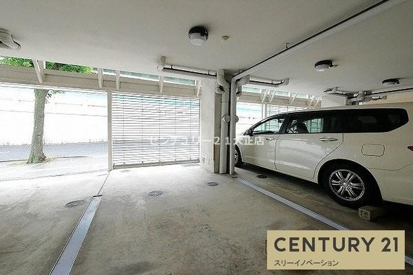 U residence 弁天町　(是空弁天)の駐車場