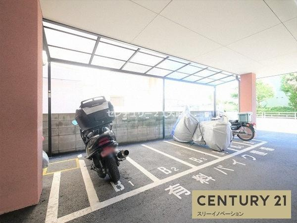 ダイナースコートの駐車場