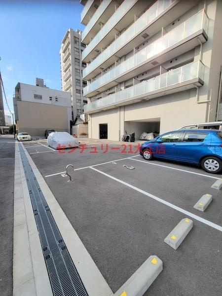 エスリード大阪リエートの駐車場