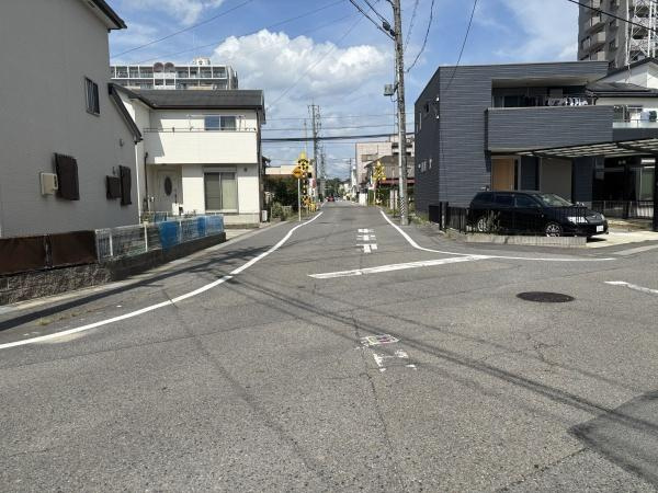 岡崎市矢作町・中古戸建の前面道路含む現地写真|前面道路です。