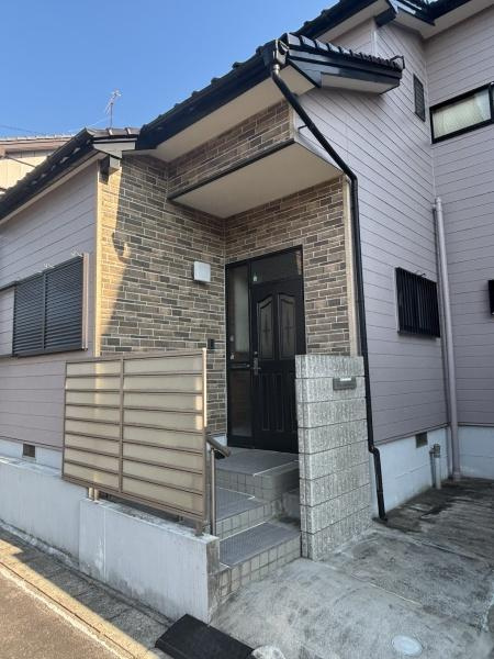 岡崎市美合町・中古戸建の玄関|訪れる人を心地よく迎え入れます。