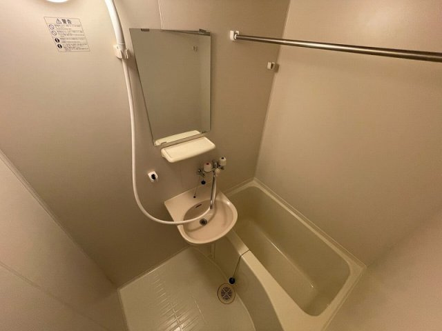レオパレス三田の浴室