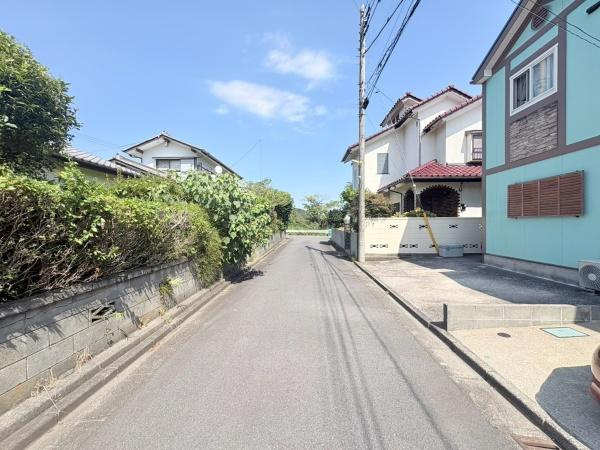 横須賀市池田町６丁目の中古一戸建の前面道路含む現地写真