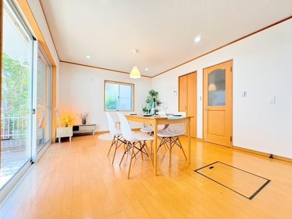 横須賀市池田町６丁目の中古一戸建の居間・リビング
