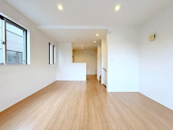 横浜市鶴見区栄町通１丁目の中古一戸建の居間・リビング