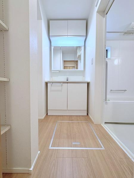 横浜市鶴見区栄町通１丁目の中古一戸建の独立洗面台