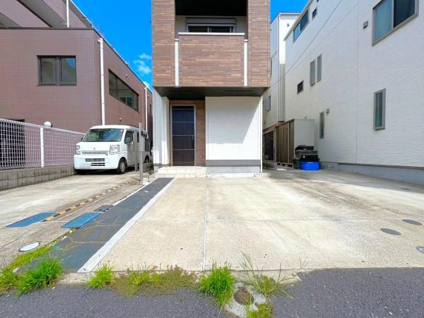 横浜市鶴見区栄町通１丁目の中古一戸建の駐車場