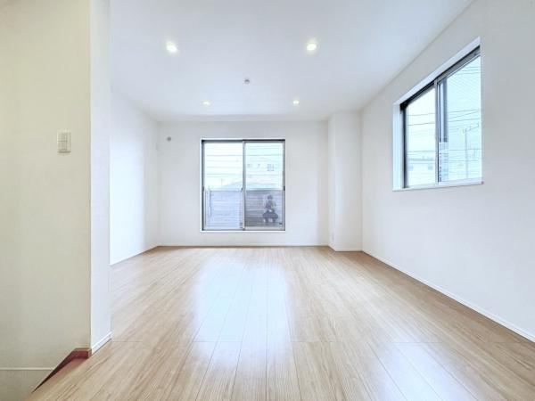横浜市鶴見区栄町通１丁目の中古一戸建の居間・リビング