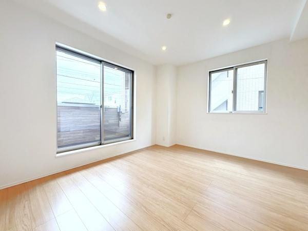 横浜市鶴見区栄町通１丁目の中古一戸建の居間・リビング