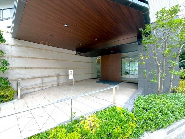 プラウド川崎柳町のエントランス