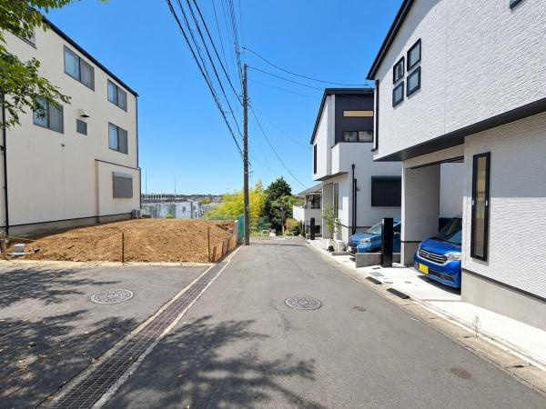川崎市宮前区犬蔵３丁目の売地の前面道路含む現地写真