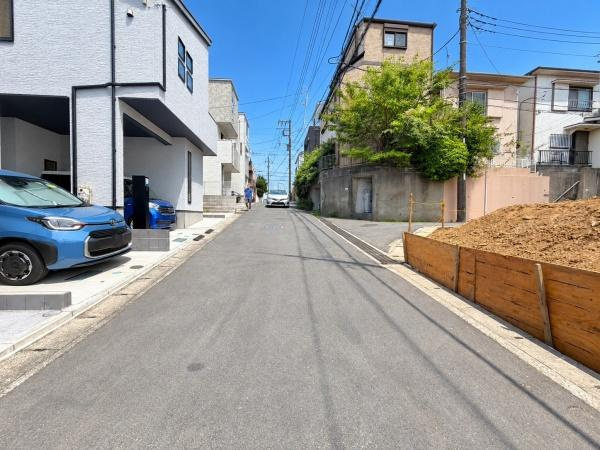 川崎市宮前区犬蔵３丁目の売地の前面道路含む現地写真
