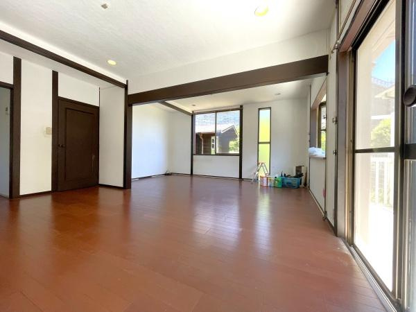 横浜市港南区日野南４丁目の中古一戸建の居間・リビング