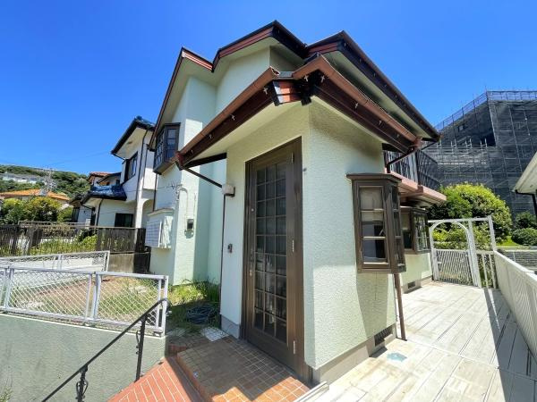 横浜市港南区日野南４丁目の中古一戸建の玄関