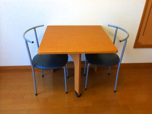 レオパレストーレイのその他|机と椅子です。