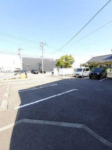 ハピネスメゾンの駐車場