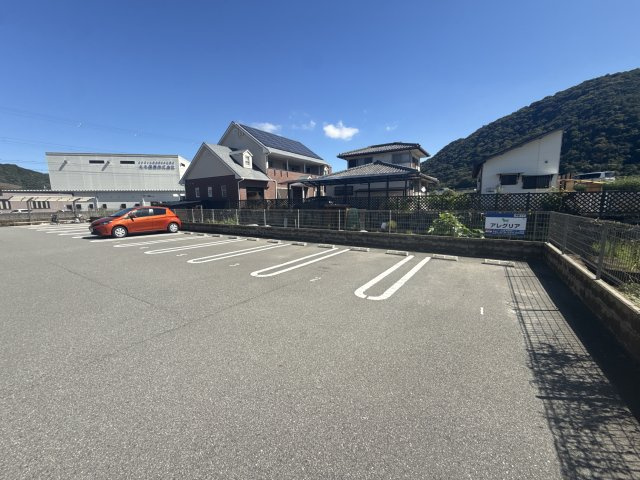 アレグリアの駐車場