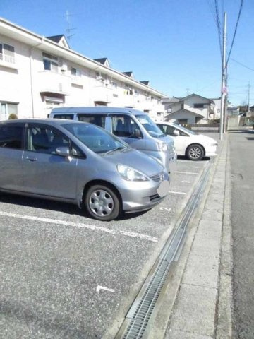 エルディムユーユー３の駐車場