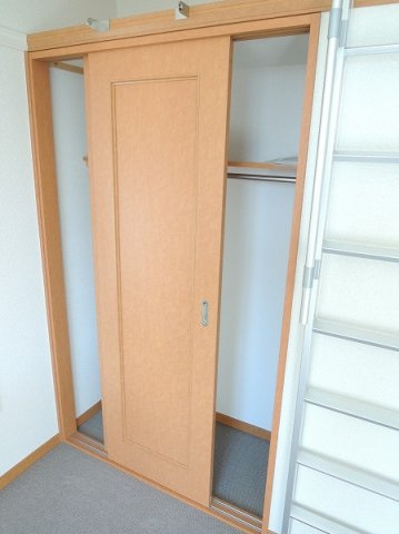 レオパレスまつど雅の内装|収納スペース