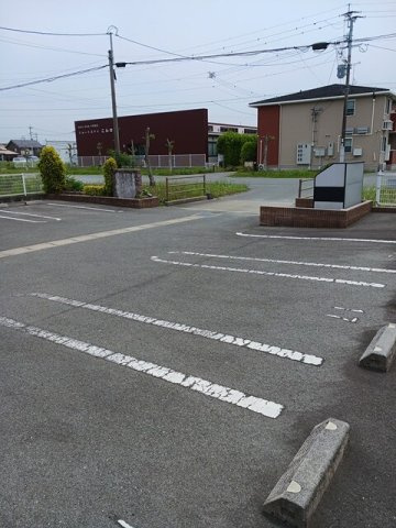 ブーゲンヒルズレイ小川Ⅰの駐車場