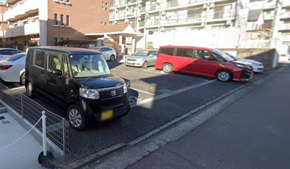 オークハイツ・鶴間の駐車場