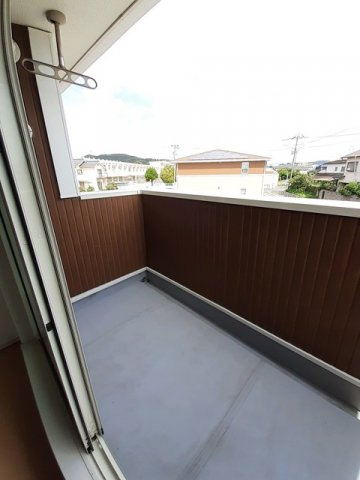 サンリッチ　Ｂのバルコニー|外からの目が気にならないバルコニーで洗濯物が干せます