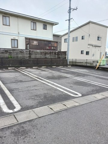 【駐車場】 | グランツ　Ａ | 駐車場に車を止められます
