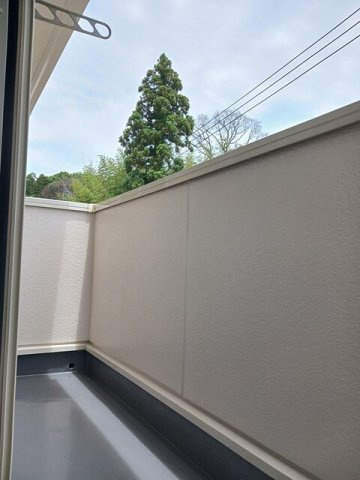 テラース磯上Ｃのバルコニー|暖かな日差しのふりそそぐバルコニー