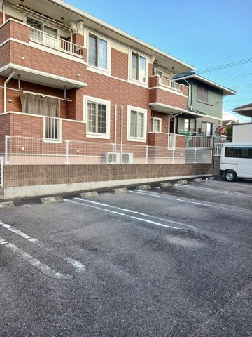 【駐車場】 | メローライフＡ | 駐車場があるので、車を買う予定の方も安心です