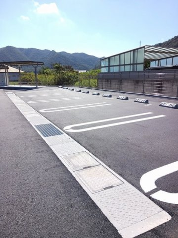【駐車場】 | ロイヤルガーデン　フーア　Ａ | 駐車場完備です