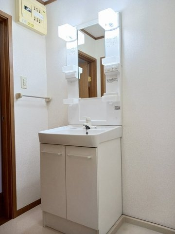 【洗面所】 | シャルマン・シャトレＢ | 忙しい朝には欠かせない洗面所です