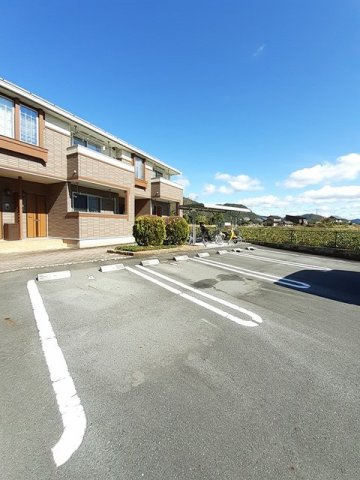 【駐車場】 | サンフォレスト | 駐車場です