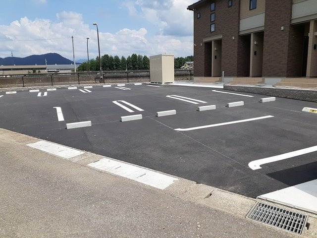 ブライト　スクエアⅠの駐車場