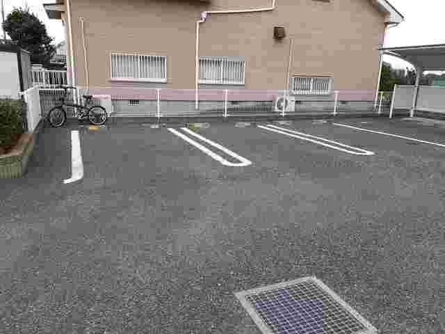ハミングブリーズの駐車場